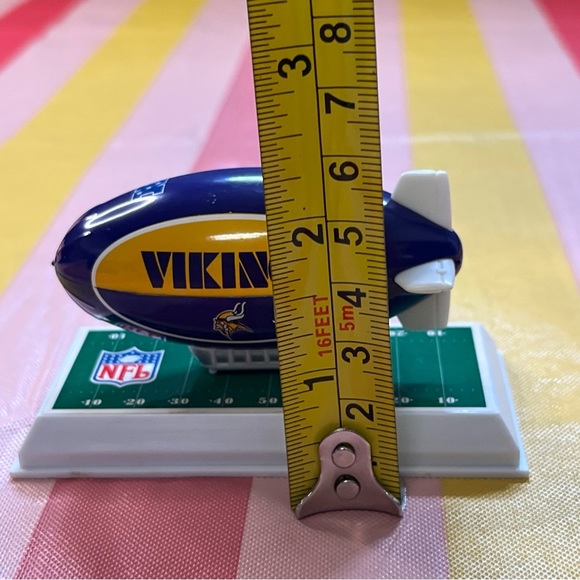 2005 Fleer Collectibles LLC NFL Minnesota Vikings Blimp 3.5”X2” - Picture 8 of 8